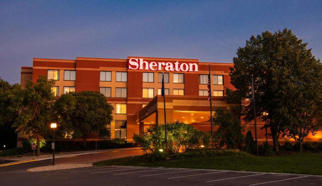 Sheraton Minneapolis West Hotel - image 2