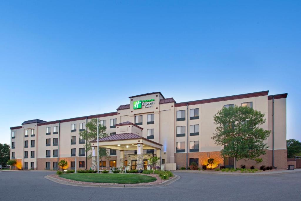 Holiday Inn Express Hotel & Suites Minneapolis - Minnetonka an IHG Hotel - main image