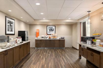 Hampton Inn & Suites Minooka - image 12