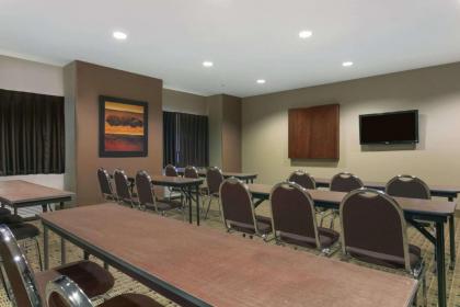 Microtel Inn & Suites by Wyndham Minot - image 8