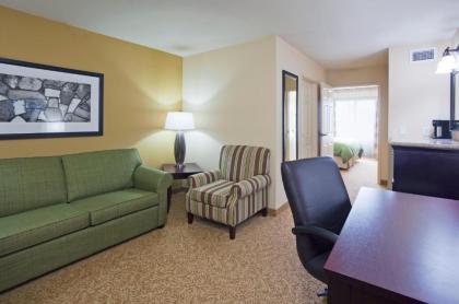 Country Inn & Suites by Radisson Minot ND - image 4