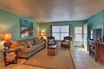 Destin Townhome with Patio - 1 Minute Walk to Beach!