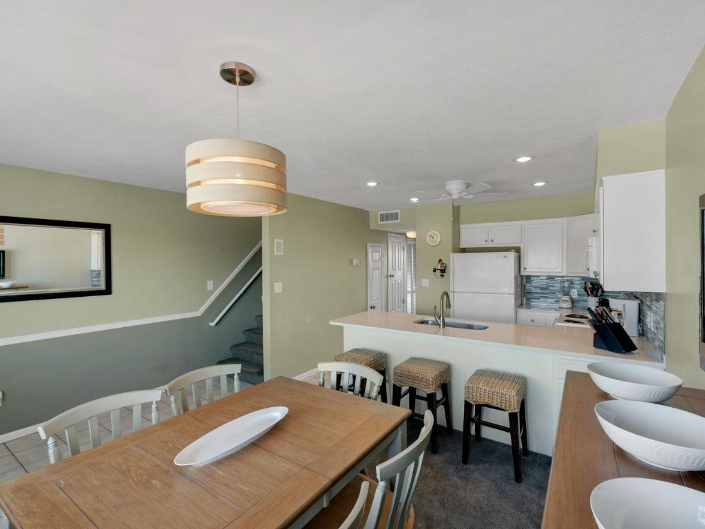 Blue Surf Townhomes 11B - image 6