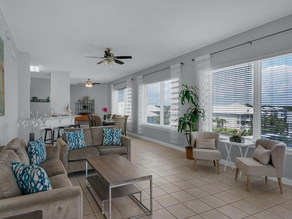 Crystal View Condominium 402 - image 4