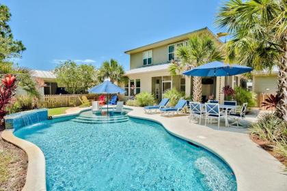 PRIVAtE POOL AND tWO GOLF CARtS in Crystal Lake in Sandestin Resort Florida