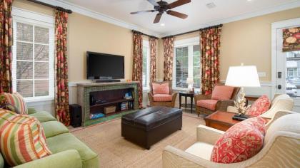 Nashville designer decorated with 6 seat golf cart and pet friendly! - image 3