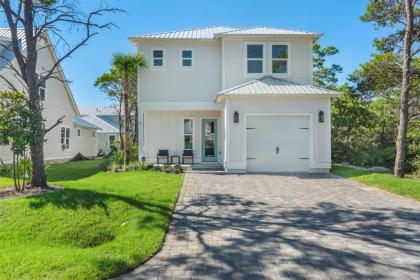 Amazing 2 Story Home With Hot tub BBQ 10 mn Walk to Beach Large Patio Community Pool Access Pets Welcome miramar Beach Florida