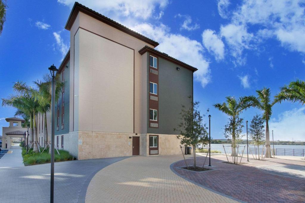 WoodSpring Suites Miramar - image 2