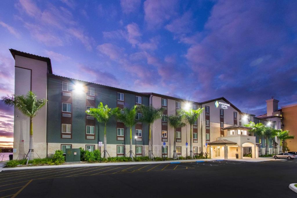 WoodSpring Suites Miramar - image 7