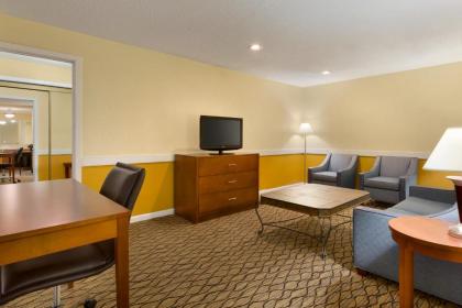 Country Inn & Suites by Radisson Mishawaka IN - image 10
