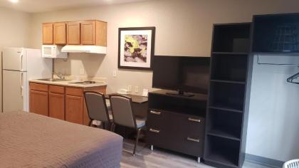 WoodSpring Suites Kansas City Mission - image 10