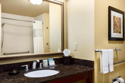 Hampton Inn & Suites Mission - image 10