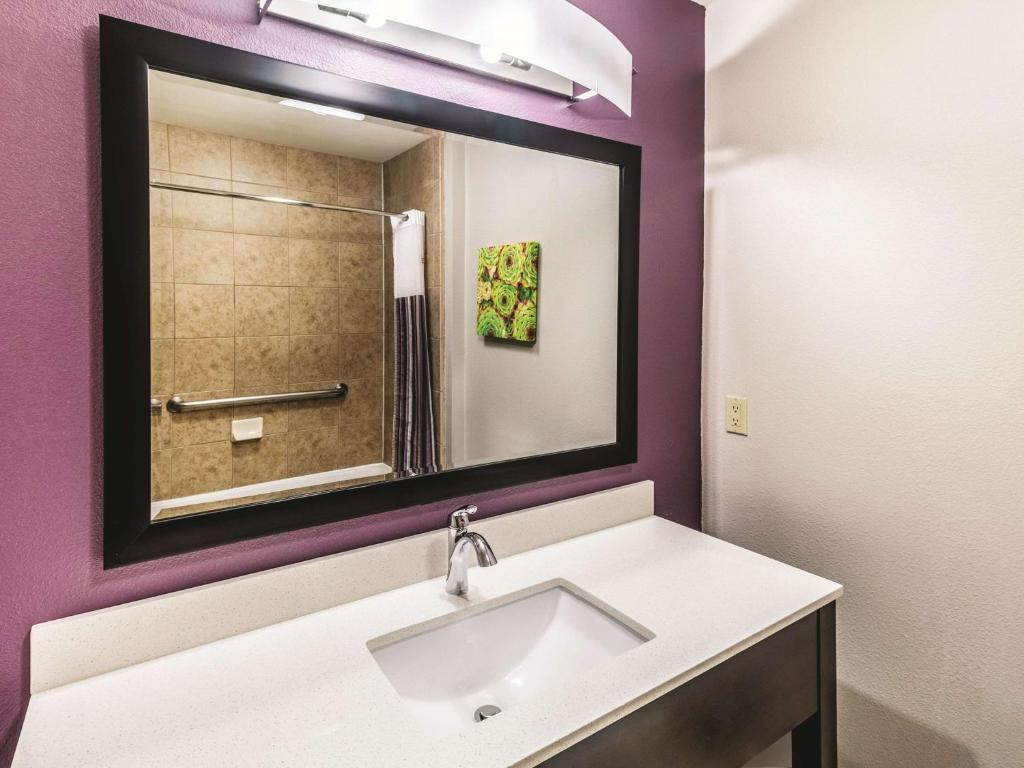 La Quinta by Wyndham Mission at West McAllen - image 3