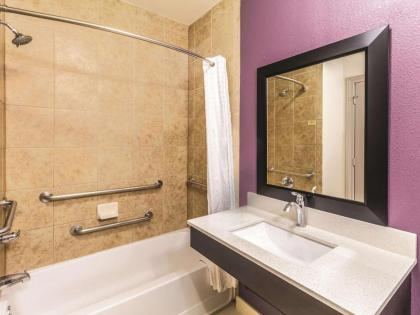 La Quinta by Wyndham Mission at West McAllen - image 5