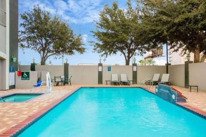 La Quinta by Wyndham Mission at West McAllen - image 9