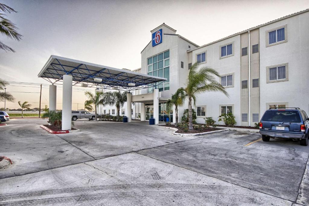 Motel 6-Mission TX - main image