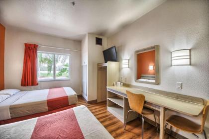 Motel 6-Mission TX - image 15