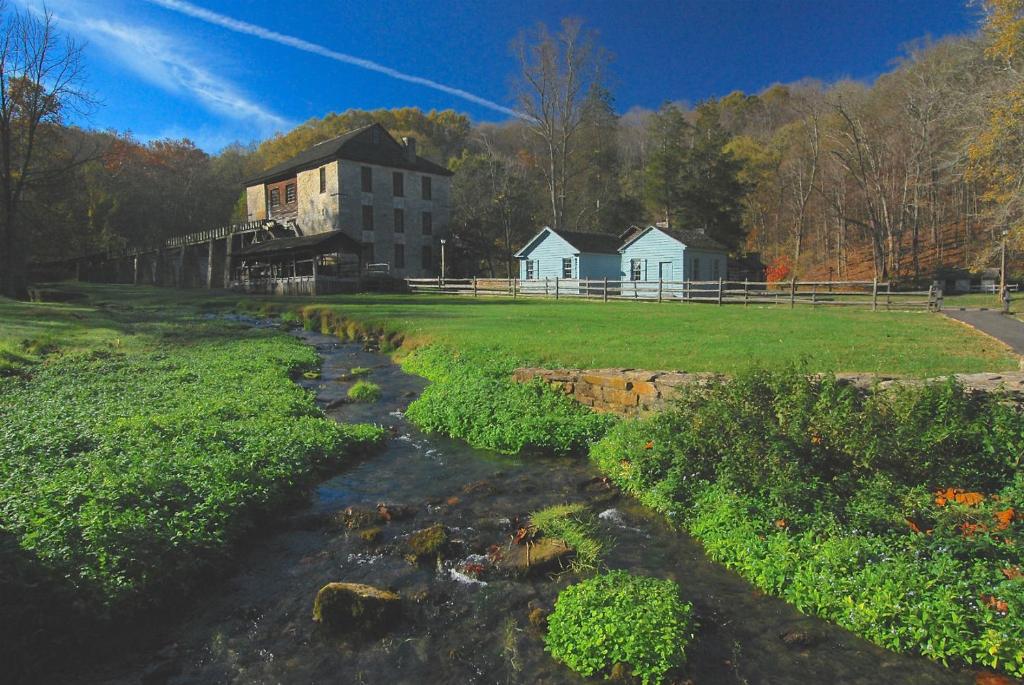 Spring Mill Inn - image 4