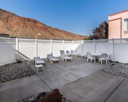 Quality Suites Moab near Arches National Park - image 4