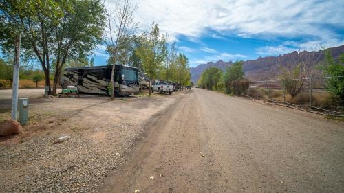 Outdoor Fun II RV Fully Setup! OK29 - image 4