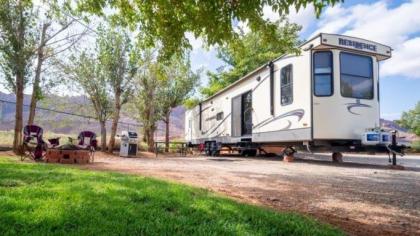 Outdoor Glamping Destination Residence RV OK40