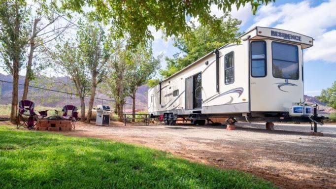 Outdoor Glamping Destination Residence RV OK40 - main image