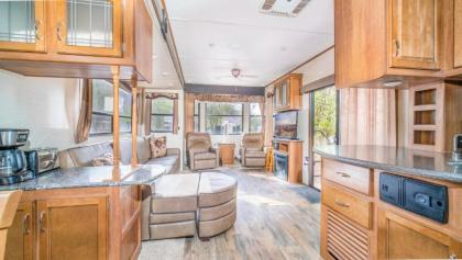 Outdoor Glamping Destination Residence RV OK40 - image 12