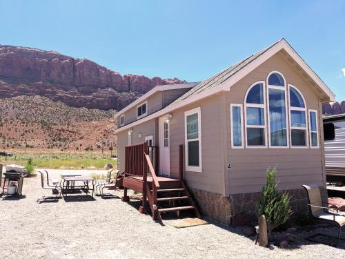 FunStays Glamping Tiny House Double Loft Site 6 - main image