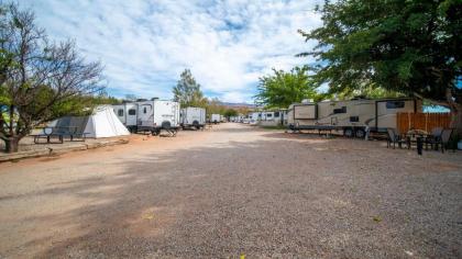 Outdoor Glamping Large 5th Wheel Setup OK4A - image 1