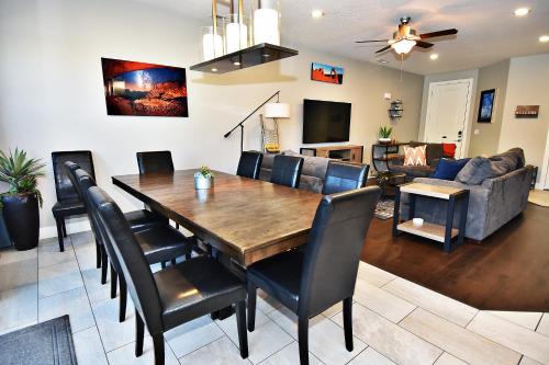 Pet Friendly Flexible 96 Hour Cancellation Policy Lovely Poolside Home - Entrada 428 - main image