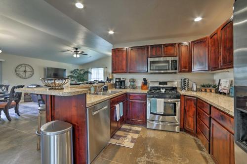 Luxury Moab Home with Mtn Views and Pool Access! - image 4