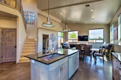 Upscale Moab Townhome with Hot Tub - 20 Min to Arches - image 3