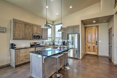 Upscale Moab Townhome with Hot Tub - 20 Min to Arches - image 5