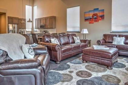 Upscale moab Home with RedRock Views and Hottub and Patio