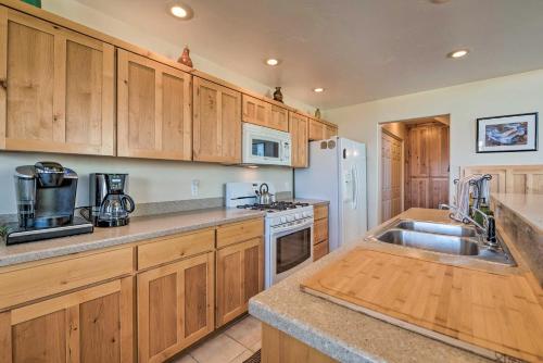 Moab Townhome with Patio - 11 Mi to Arches NP! - image 3