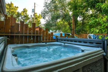 Lodge 1 - Downtown location. Studio with shared hot tub. Minutes to Arches N.P. - image 11