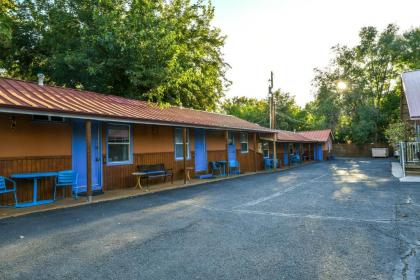 Lodge 6 - Downtown location. Studio with shared hot tub. Minutes to Arches N.P. - image 9