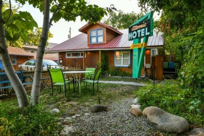 Lodge 5 - Downtown location. Studio with shared hot tub. Minutes to Arches N.P. - image 17