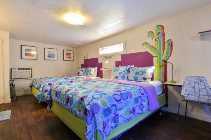 Lodge 8 - Downtown location. Studio with shared hot tub. Minutes to Arches N.P. - image 15