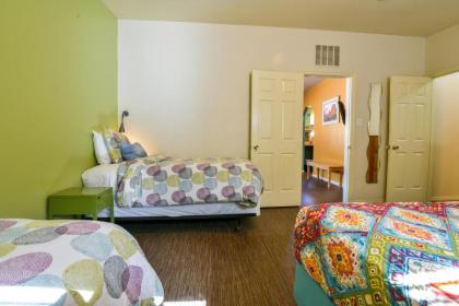 Inn 2 - Downtown 1 bedroom unit sleeps 6 with shared hot tub - image 18