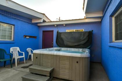 Inn 3 - Downtown 1 bedroom unit sleeps 6 with shared hot tub - image 10