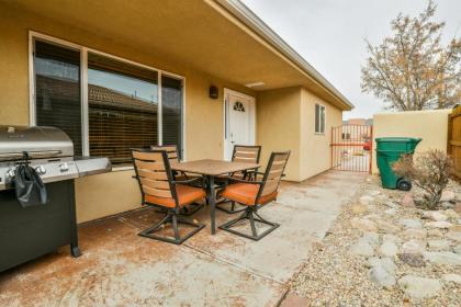 CW415 - Great downtown location with a private hot tub and shared indoor pool - image 11