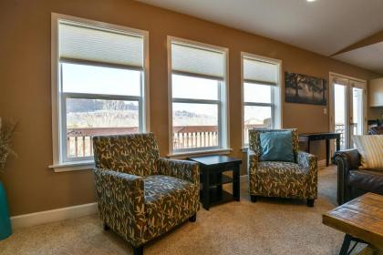 DV - Six bedroom home with private hot tub. Sleeps 22! - image 1