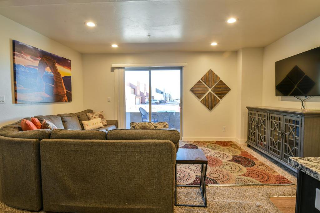 RC6A - Ground floor condo. Sleeps 9. Close to Arches and Canyonlands NP - image 3