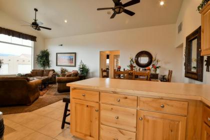 RV Y1 - Stunning townhome Close to Arches Private Hot Tub - image 10