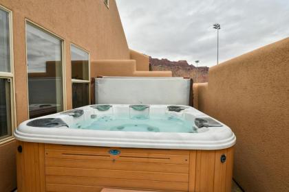 RV Y1 - Stunning townhome Close to Arches Private Hot Tub - image 15