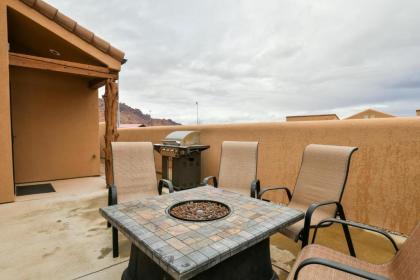 RV Y1 - Stunning townhome Close to Arches Private Hot Tub - image 17