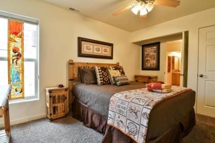 RV Y1 - Stunning townhome Close to Arches Private Hot Tub - image 18