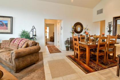 RV Y1 - Stunning townhome Close to Arches Private Hot Tub - image 5