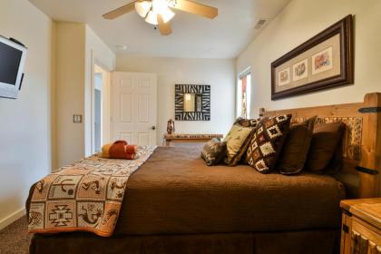 RV Y1 - Stunning townhome Close to Arches Private Hot Tub - image 9